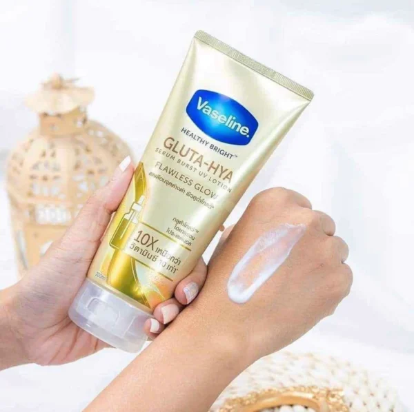 Vaseline® Gluta-Hya Serum Burst Lotion Flawless Bright 300ml