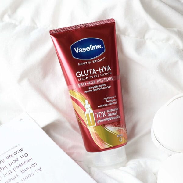 Vaseline® Gluta-Hya Serum Burst Lotion Pro-Age Restore 300ml