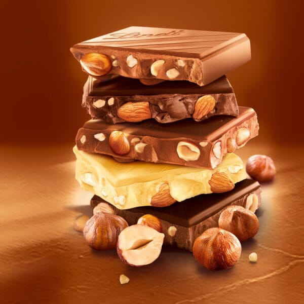 Lindt LES GRANDES Milk Hazelnut 150g