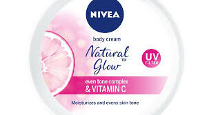 NIVEA Natural Glow Body Cream is a daily moisturiser developed to enhance the skin’s natural radiance. The skin is left silky smooth and naturally fairer.