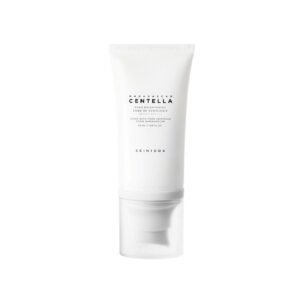 This physical and chemical sunscreen is fitted with SPF50+ PA++++ to offer broad-spectrum sun protection along with sheer coverage to leave a flawless matte finish. The formula features Madawhite™ (containing madecassoside extract) to brighten skin. Use sunscreen at the last step of your morning skin care routine, or before makeup application for an even-toned base. The soft pink-tinted formula in a lotion texture provides a natural-looking tone up effect.